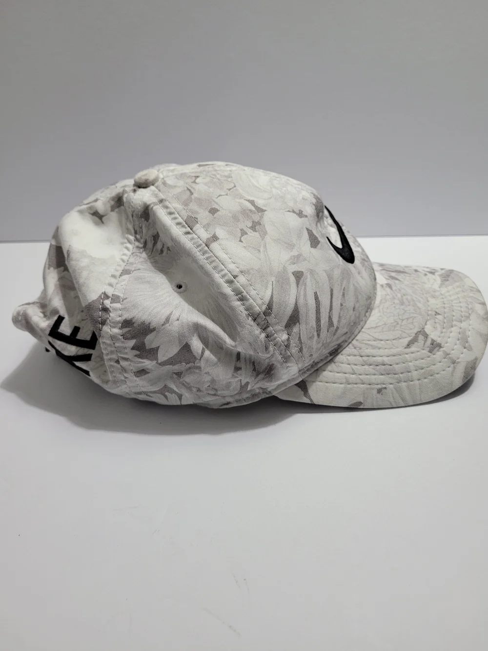 Nike Golf Aerobill Classic 99 Magnolia Floral Hat/Cap